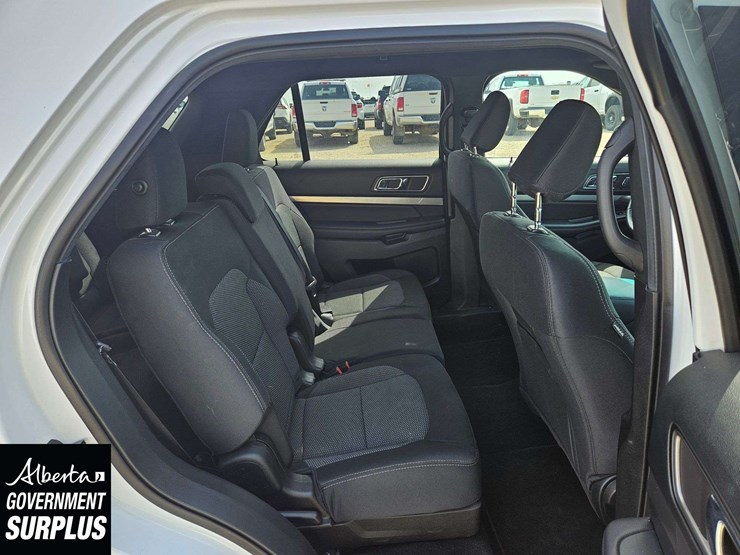 2019-ford-explorer-xlt-image-27