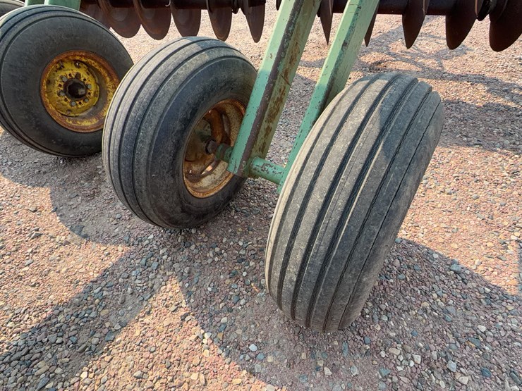 john-deere-340-image-25