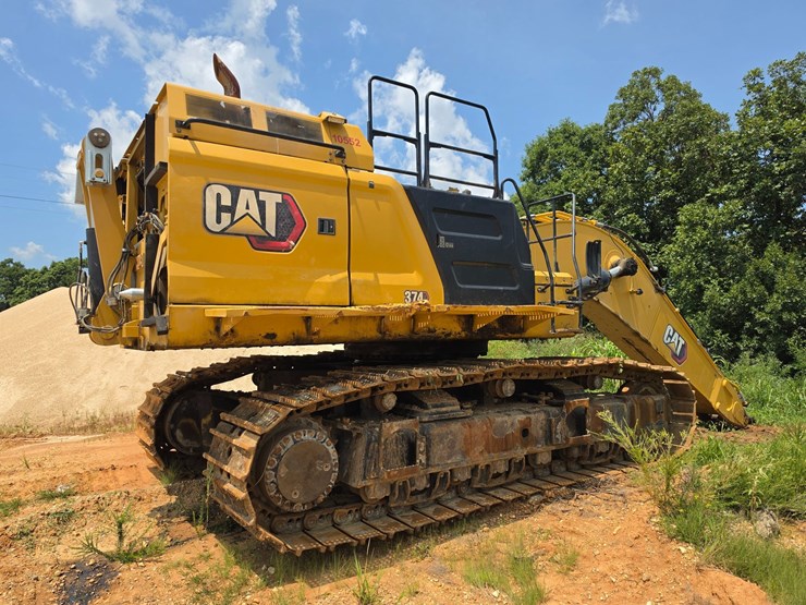 2023-caterpillar-374-image-10
