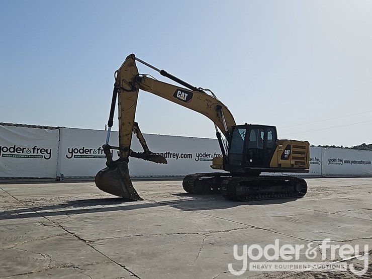2019-caterpillar-323-image-2