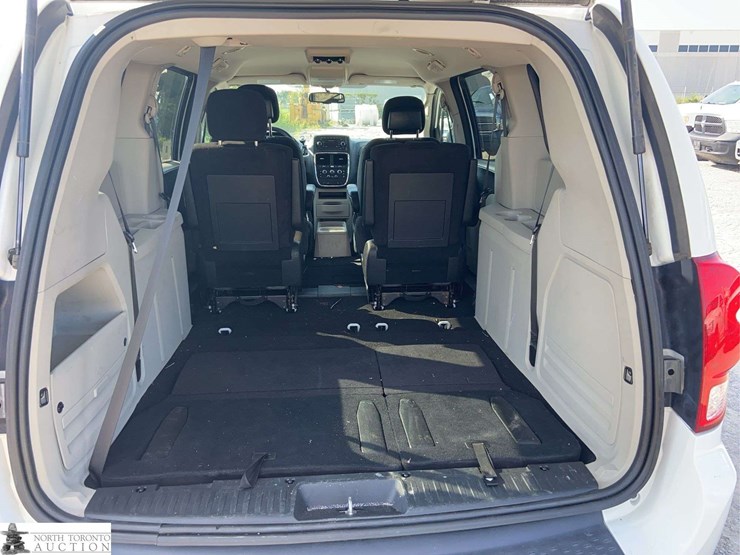 2014-dodge-grand-caravan-sxt-image-29