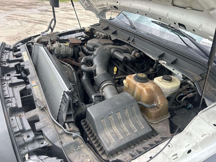 2011-ford-f550-image-8