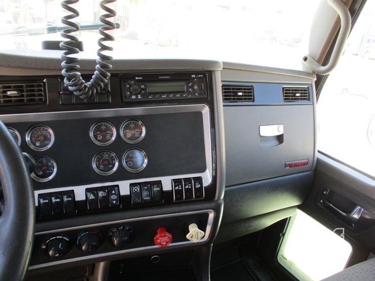 2014-kenworth-t800-image-10