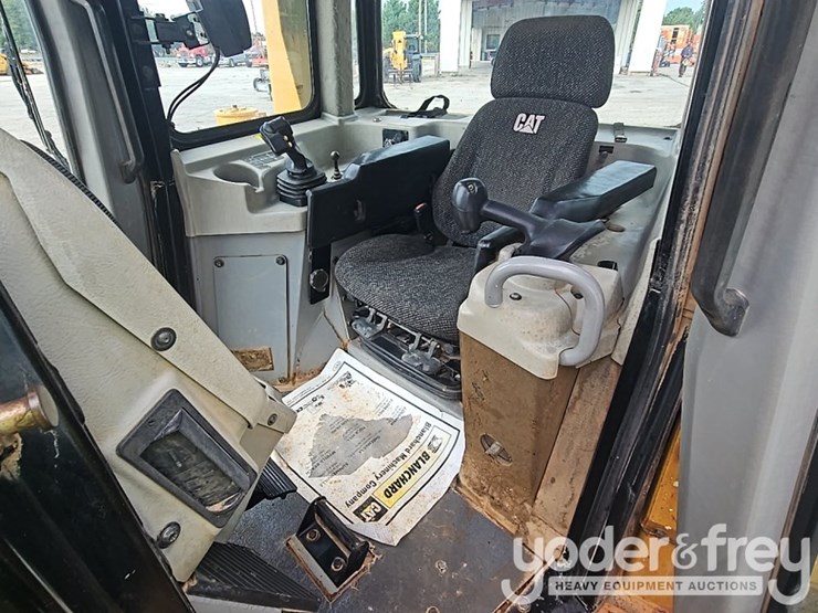2014-caterpillar-d6t-image-31