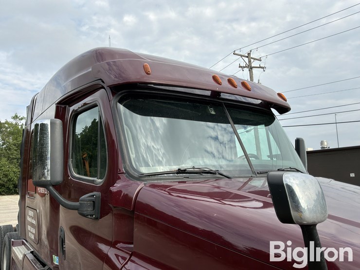 2014-freightliner-cascadia-125-image-15