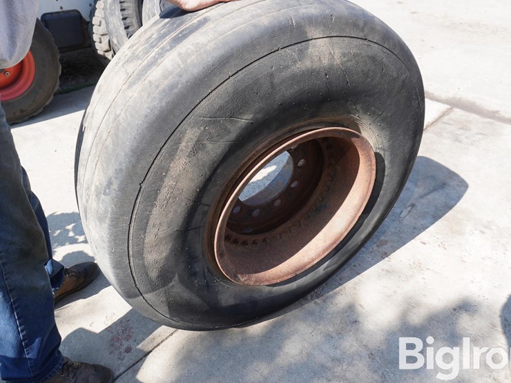 aircraft-tire-w/20"-rim-15"-wide-10-bolt-image-7