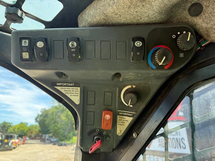2013-deere-333e-image-22