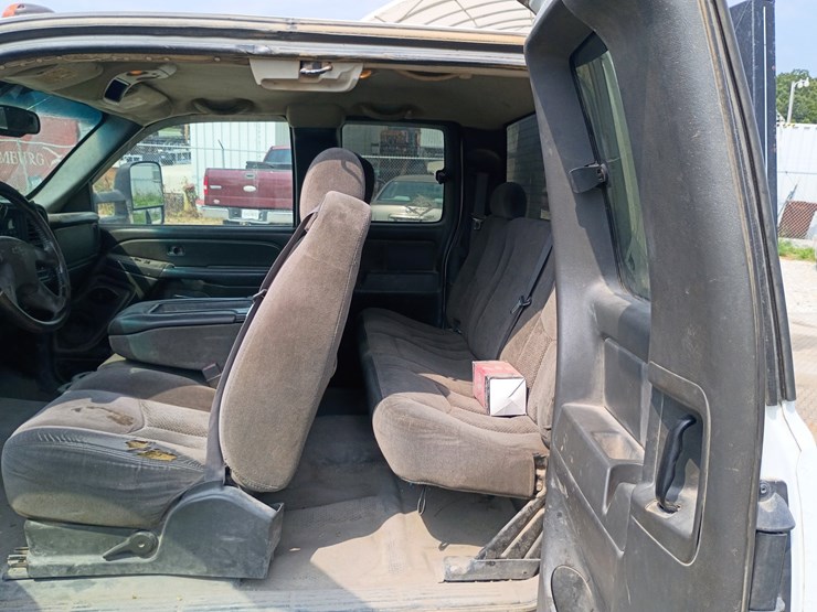 2006-chevrolet-silverado-3500-image-57