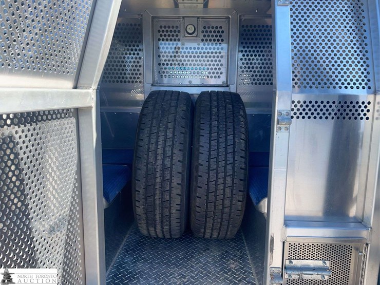 2011-ford-cargo-image-18