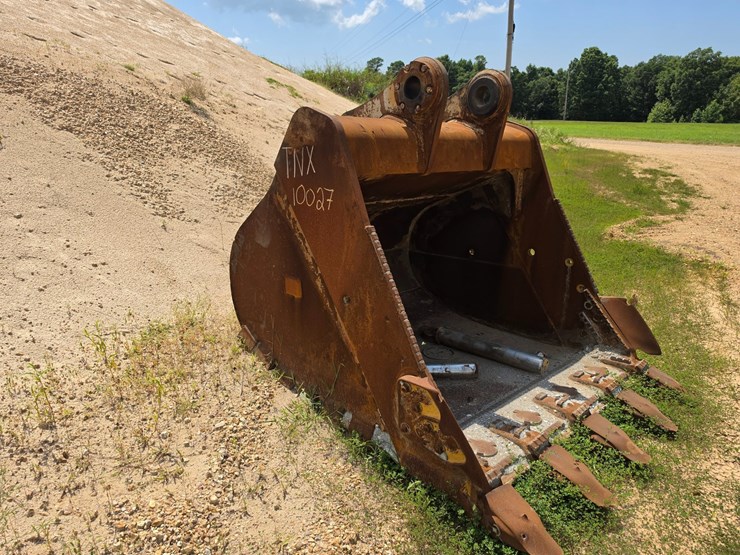 2023-caterpillar-374-image-124