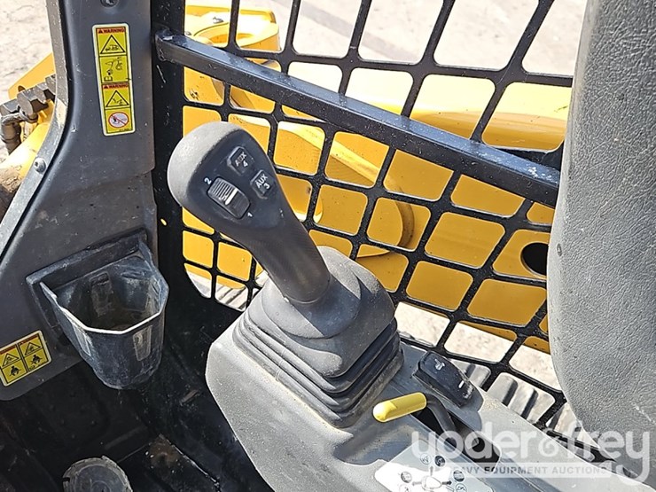 2025-caterpillar-255-image-27