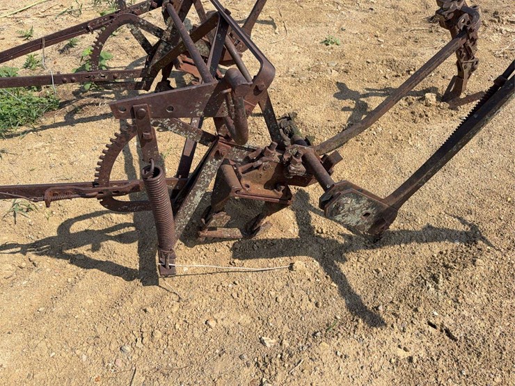 international-harvester-221-mounted-cultivator-image-13