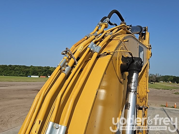2019-caterpillar-323-image-29