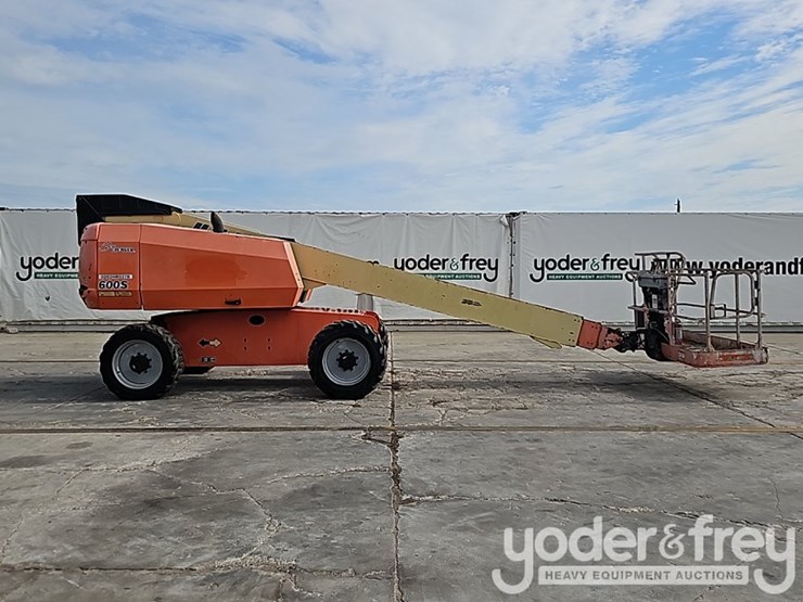 2016-jlg-600s-image-6
