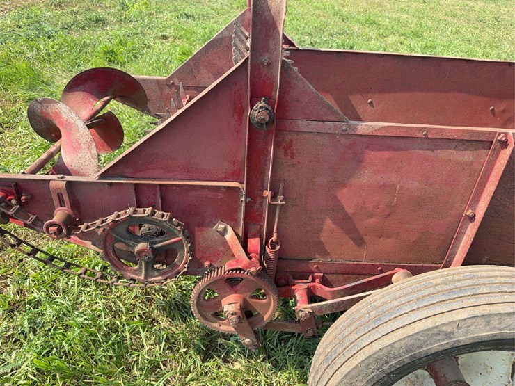 international-harvester-horse-drawn-manure-spreader-image-15