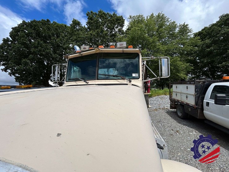 1987-peterbilt-379-image-13