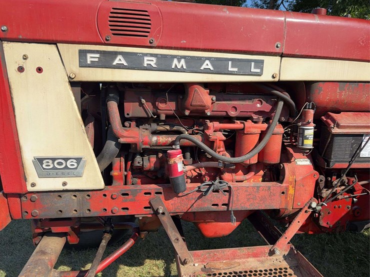 farmall-806-diesel-image-51