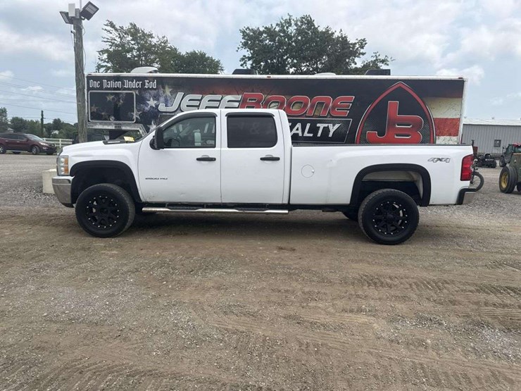 2013-chevrolet-2500-image-2
