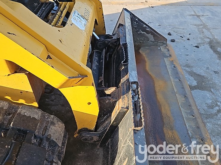 2016-caterpillar-299d2-xhp-image-13