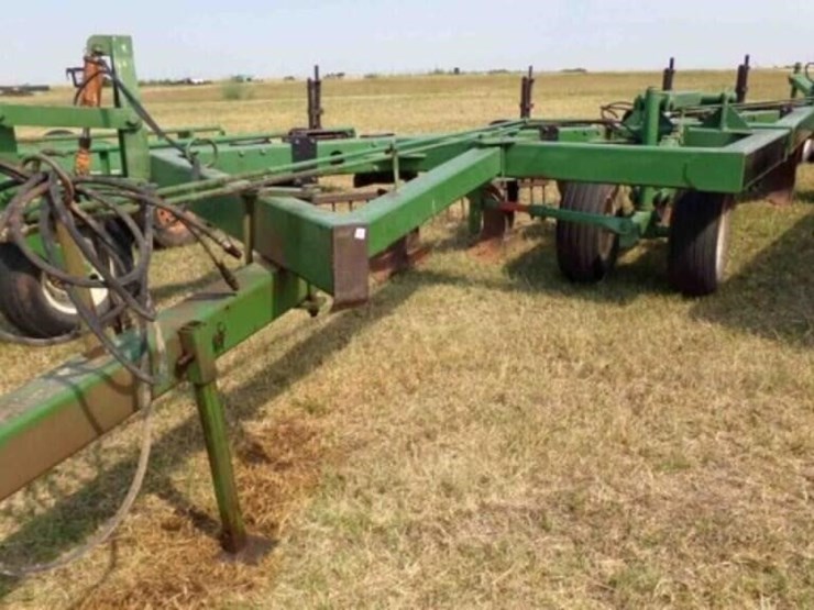blanchard-7-bottom-mo-board-plow-image-1