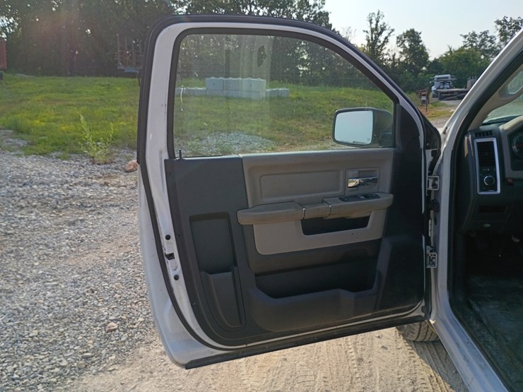 2012-dodge-1500-image-26