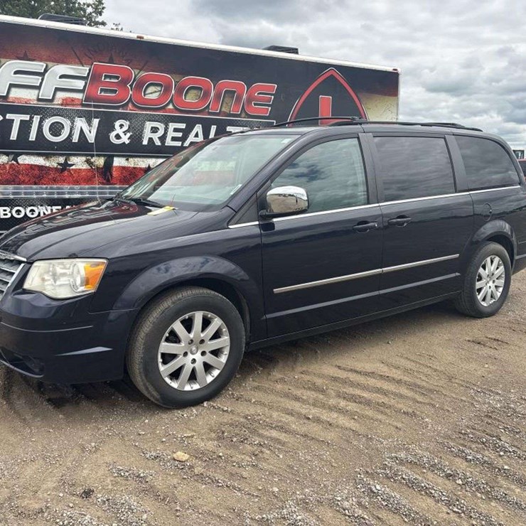 2010 CHRYSLER TOWN & COUNTRY