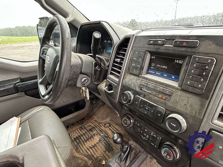 2017-ford-f550-xl-image-28