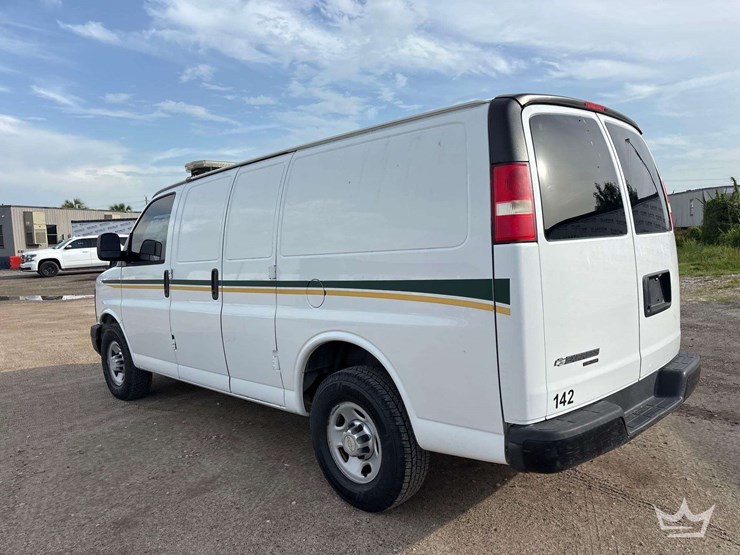 2014-chevrolet-express-2500-image-4