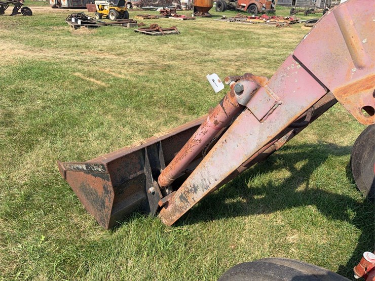 farmall-340-gas-with-loader-image-55