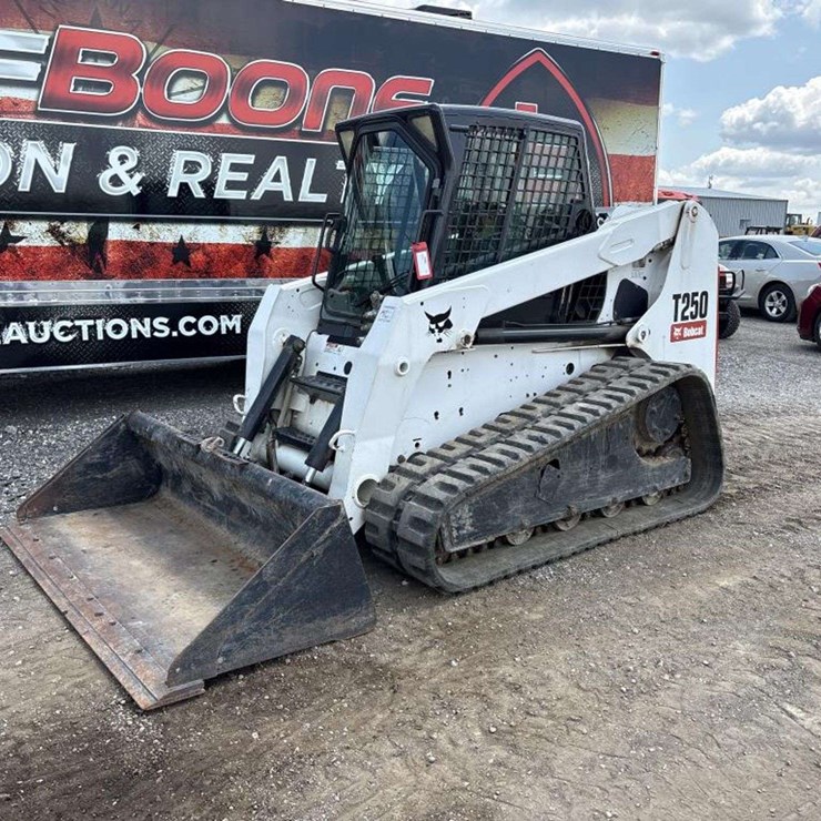 BOBCAT T250