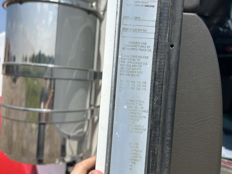 2007-kenworth-w900-image-13