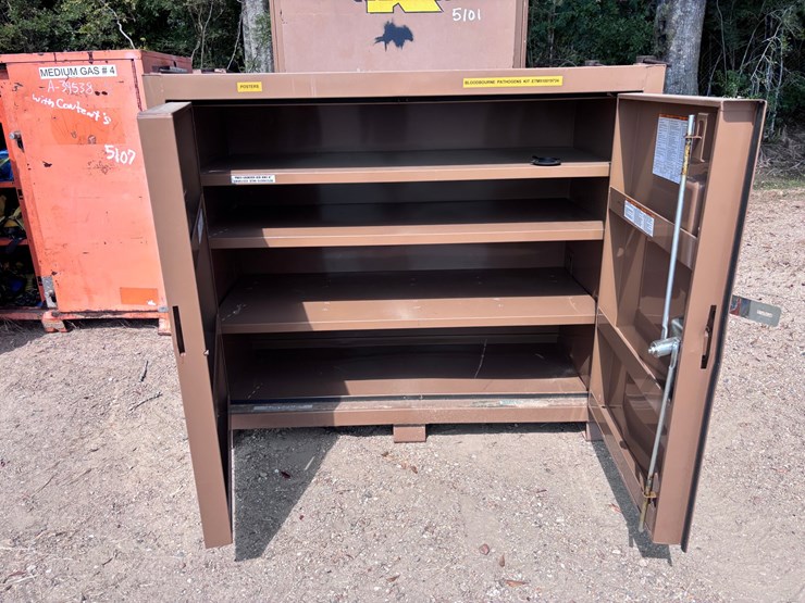 #5100-•-jobsite-toolbox-with-miscellaneous-items-image-3