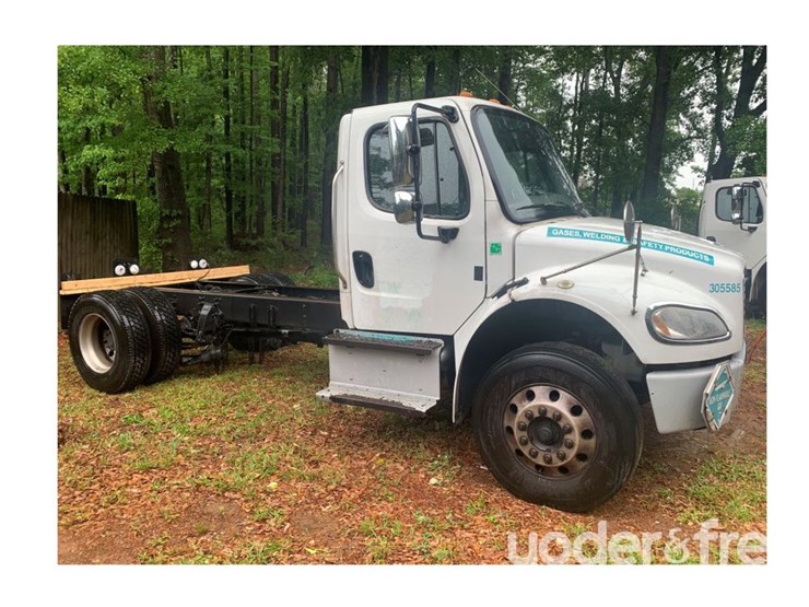 2015-freightliner-m2-image-3