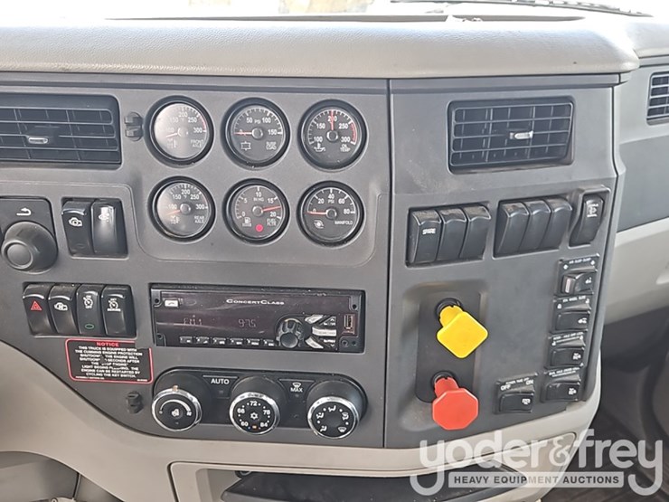 2018-peterbilt-567-image-33