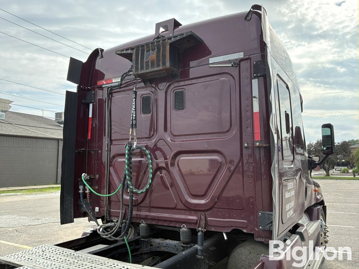2014-freightliner-cascadia-125-image-17