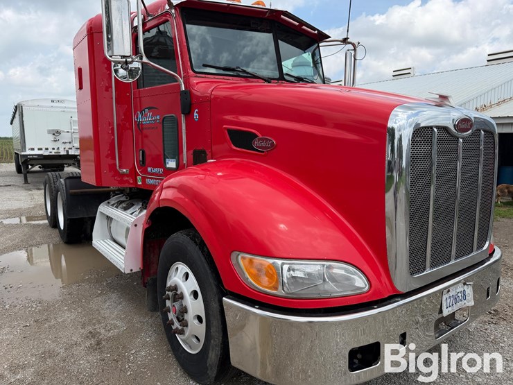 2010-peterbilt-384-image-19