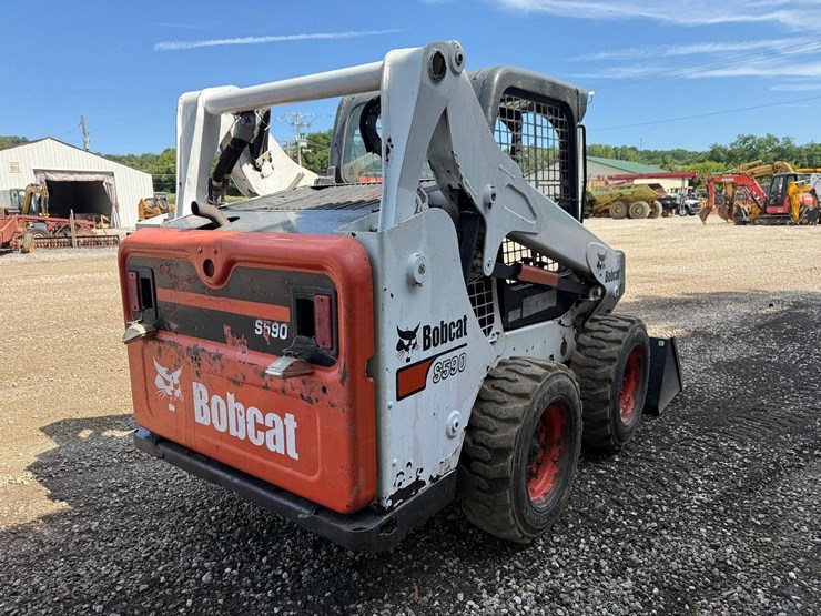 2013-bobcat-s590-image-4
