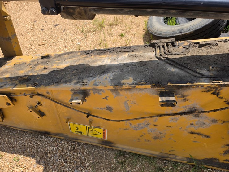 2023-caterpillar-374-image-142