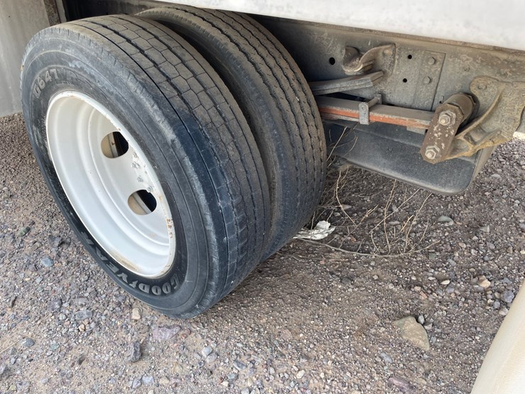 #2254-•-1998-isuzu-2-ton-cargo-truck-image-11