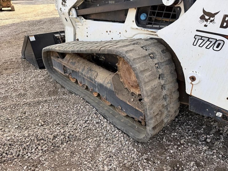 2022-bobcat-t770-image-16