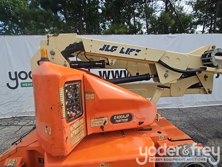 2011-jlg-e400ajpn-image-22