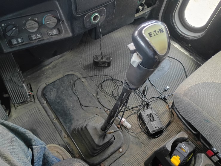 #21636-•-1997-peterbilt-379-semi-sleeper-truck-image-51