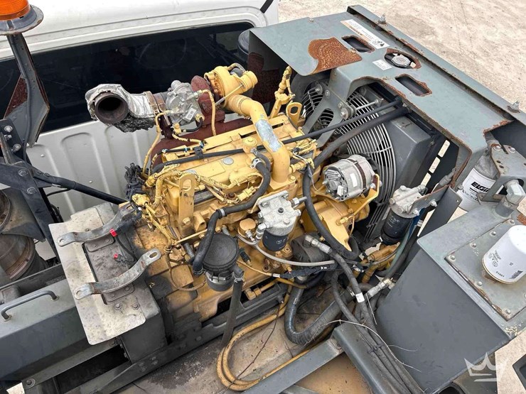 2019-freightliner-m2-106-image-26