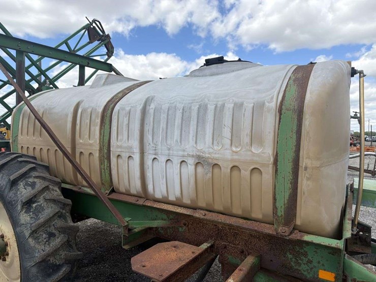 900-gallon-great-plains-sprayer-image-18