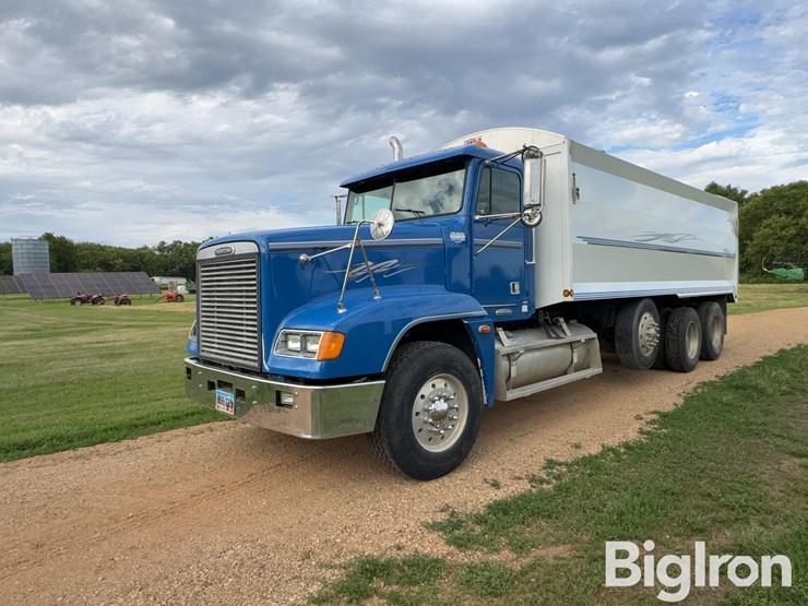 2000-freightliner-fld120-image-1