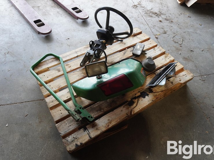 john-deere-8200-parts-&-steering-wheel-image-5