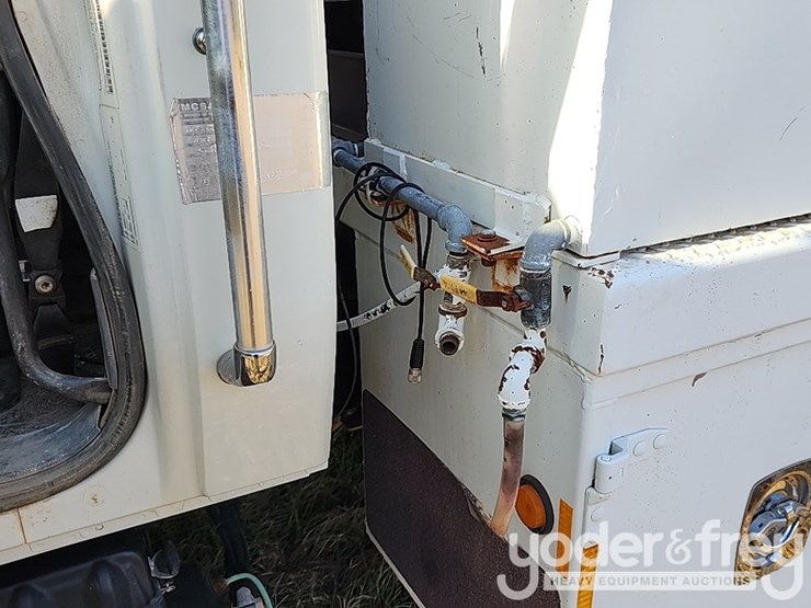 2008-international-durastar-4300-image-28