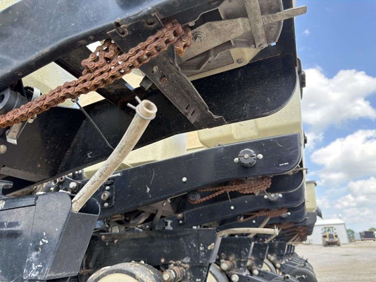 kinze-2600-image-30