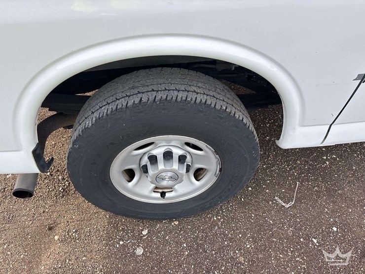 2017-chevrolet-express-2500-image-22