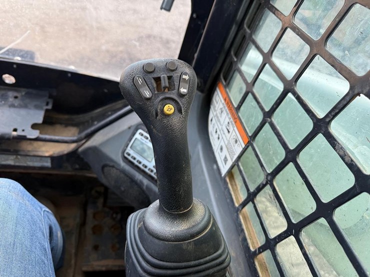 2022-bobcat-t770-image-21